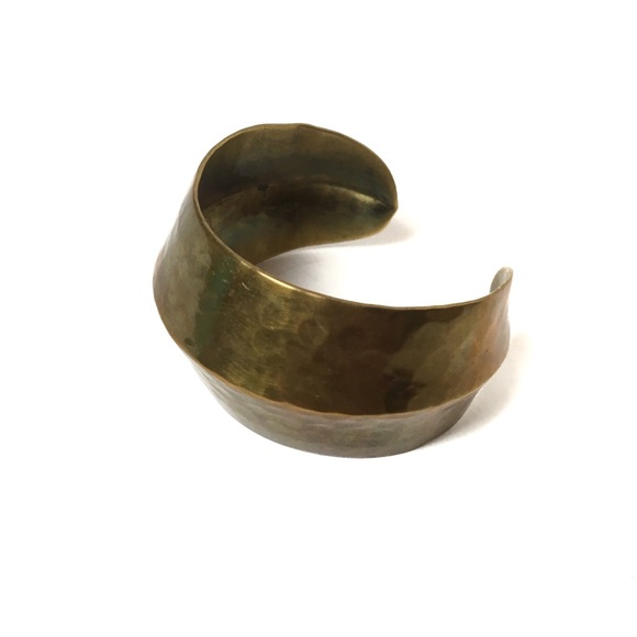 80s Hammered Brass Cuff - Picture 2 of 3